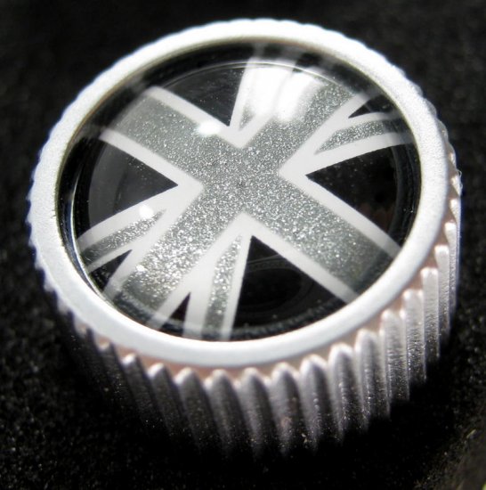 Genuine Range Rover "Union Jack" Dust Valve Caps. - Click Image to Close