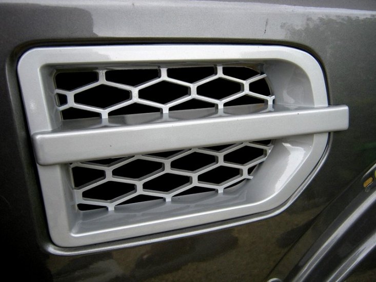 Land Rover Discovery 3 Silver Side Vent Assembly - Discovery 4S - Click Image to Close
